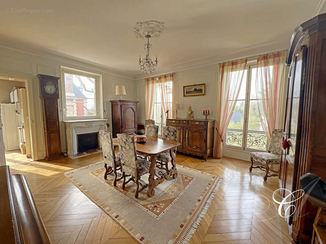 Appartement à VERSAILLES
