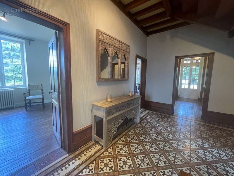 Très Belle maison de caractère  dans parc de 26900 m2 - photo 7