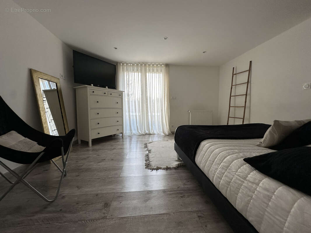 Maison à LE CHAMBON-FEUGEROLLES