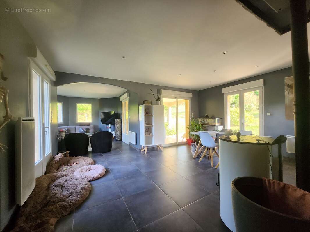 Maison à BESSINES-SUR-GARTEMPE