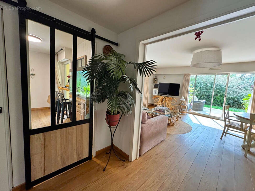 Appartement à MANDELIEU-LA-NAPOULE