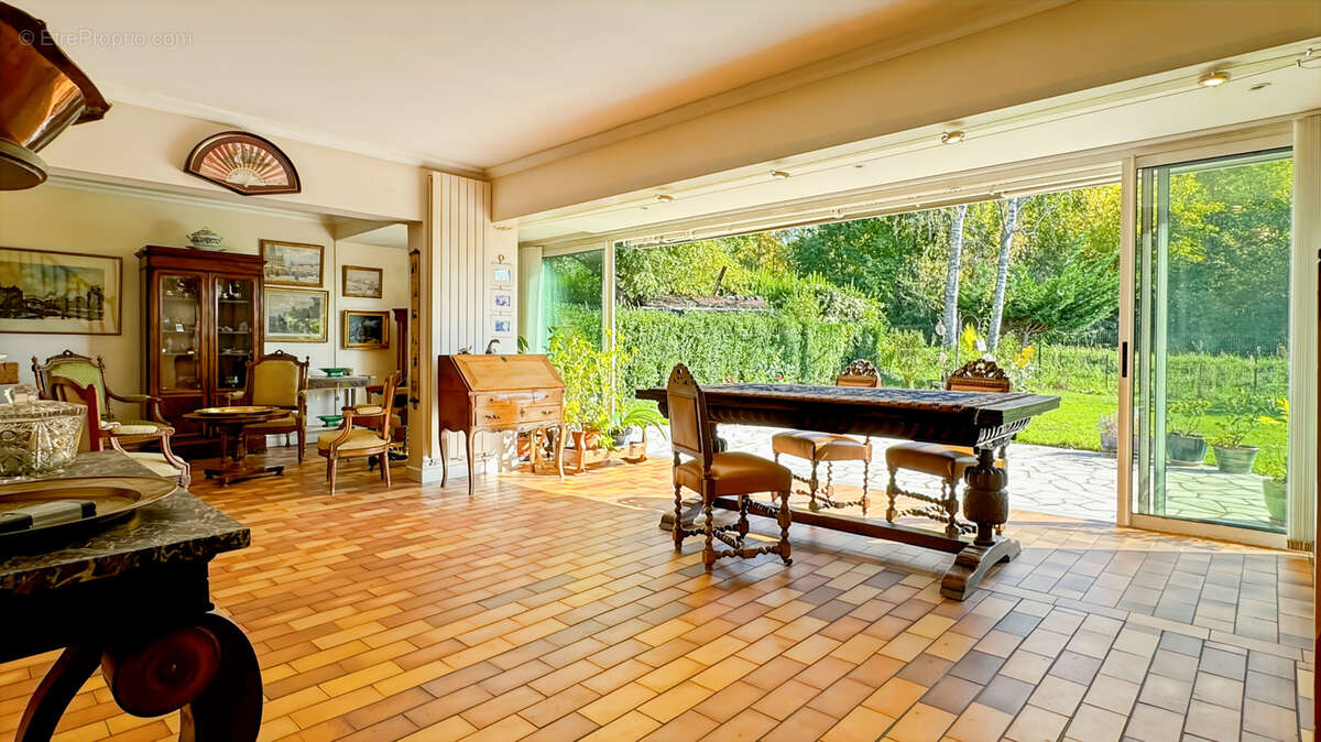 Maison à SAINT-NOM-LA-BRETECHE