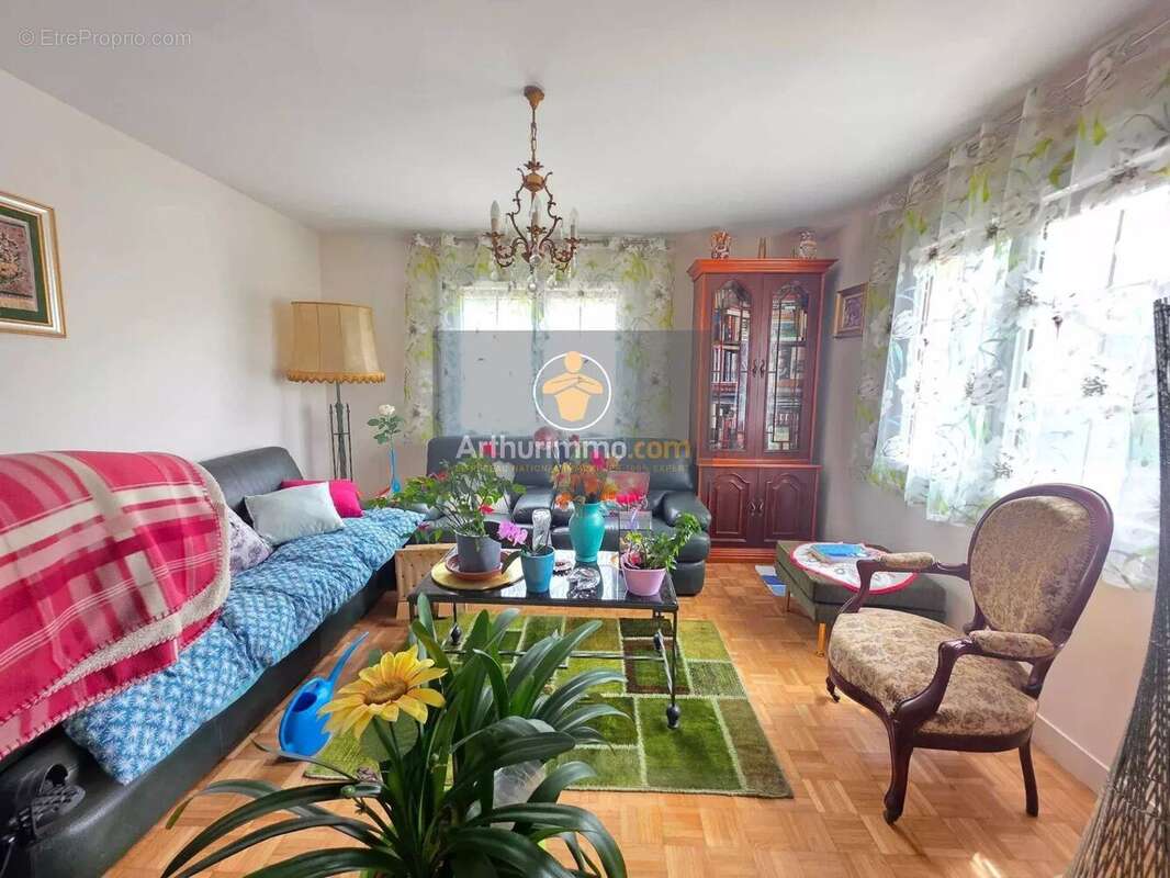 Maison à SARCELLES