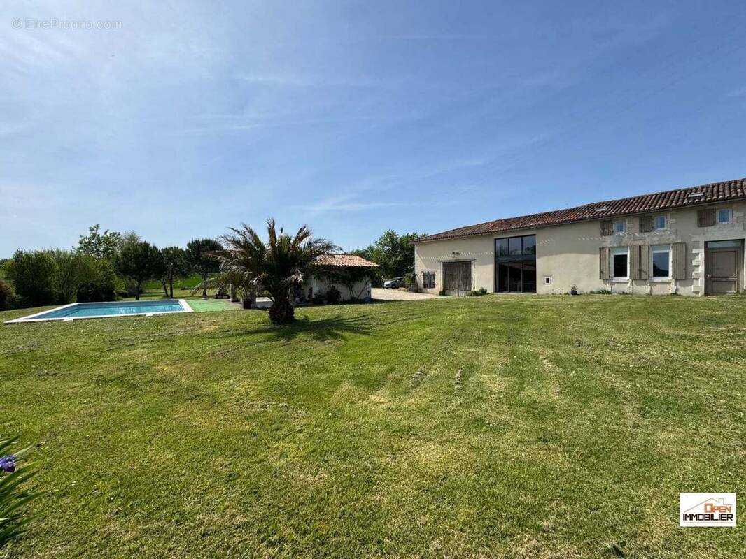 Maison à SALLES-DE-BARBEZIEUX