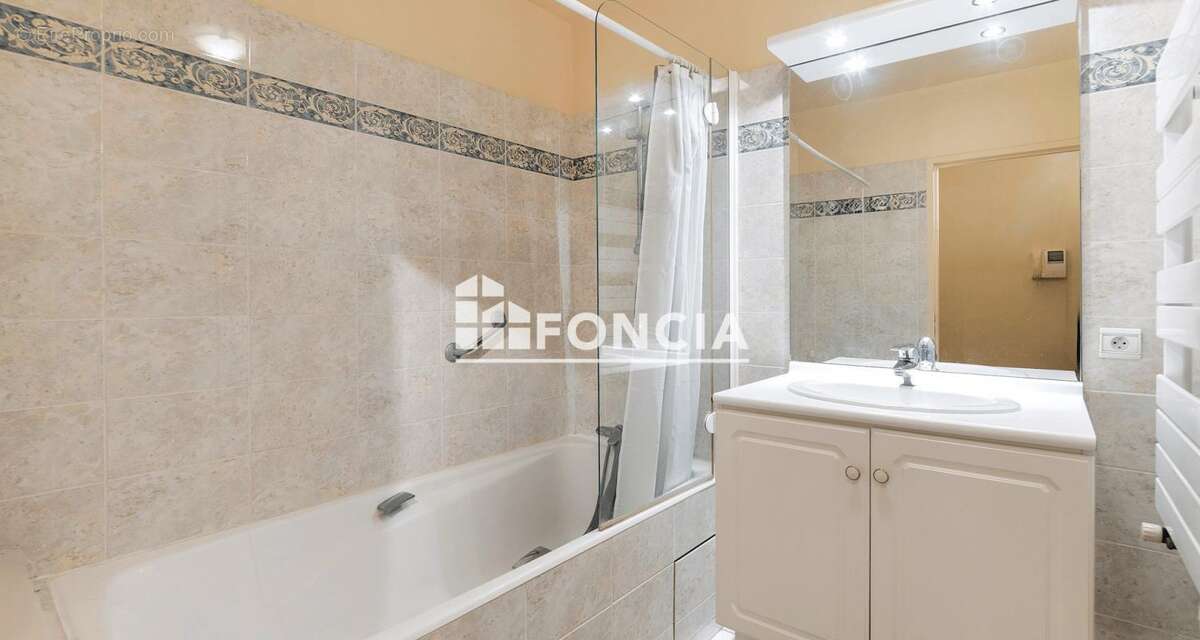 Appartement à PARIS-17E