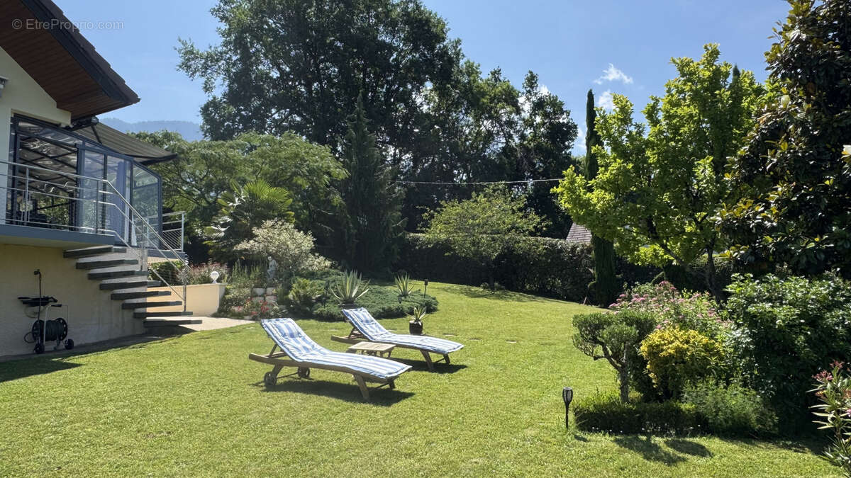 Maison à PUGNY-CHATENOD