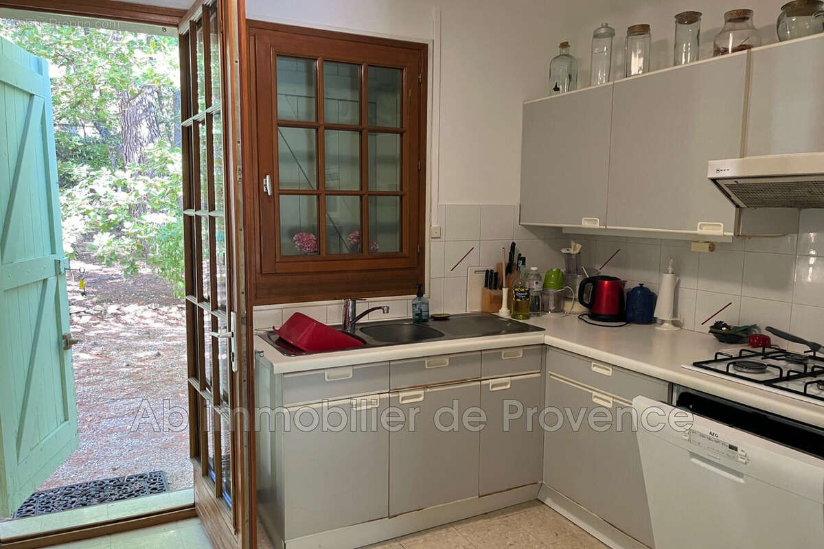 Maison 102 m² à Rognes  - photo 8