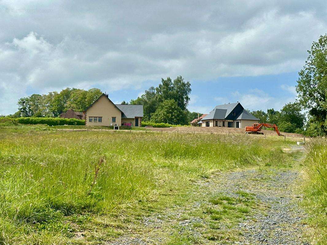 Terrain à PONT-L&#039;EVEQUE