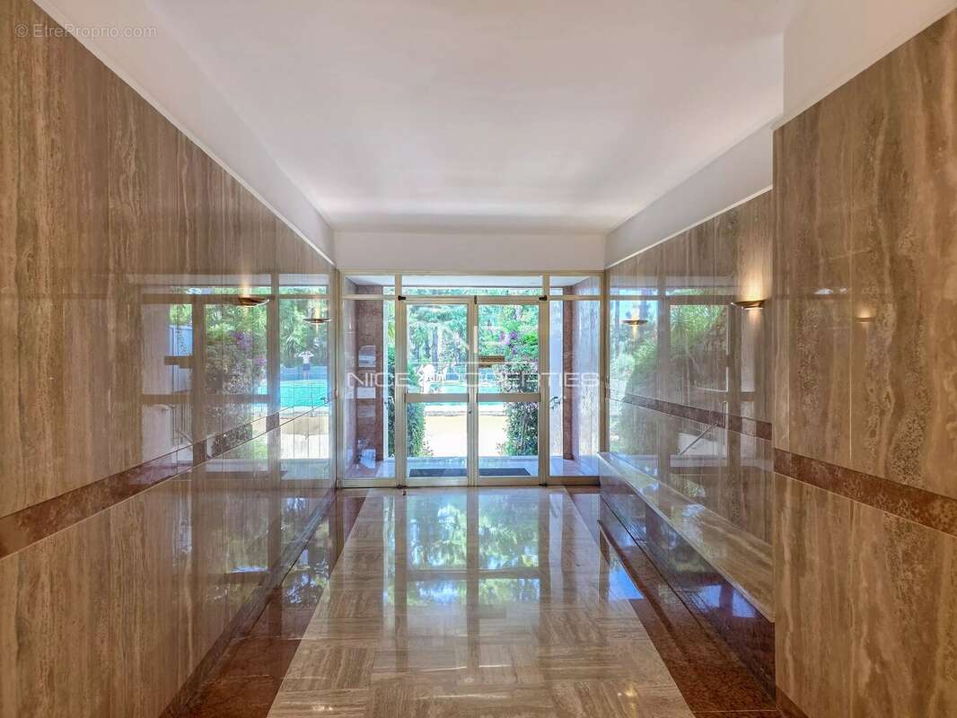 CAP D'AIL : Appartement 3 pièces avec terrasses, à rénover, dans résidence avec piscine et gardien - photo 4