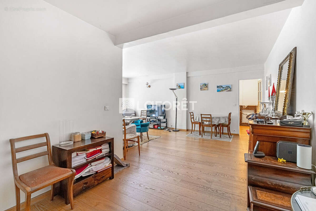 2 balcons - 3 chambres - sectorisation jean de la fontaine - dpe d - photo 9