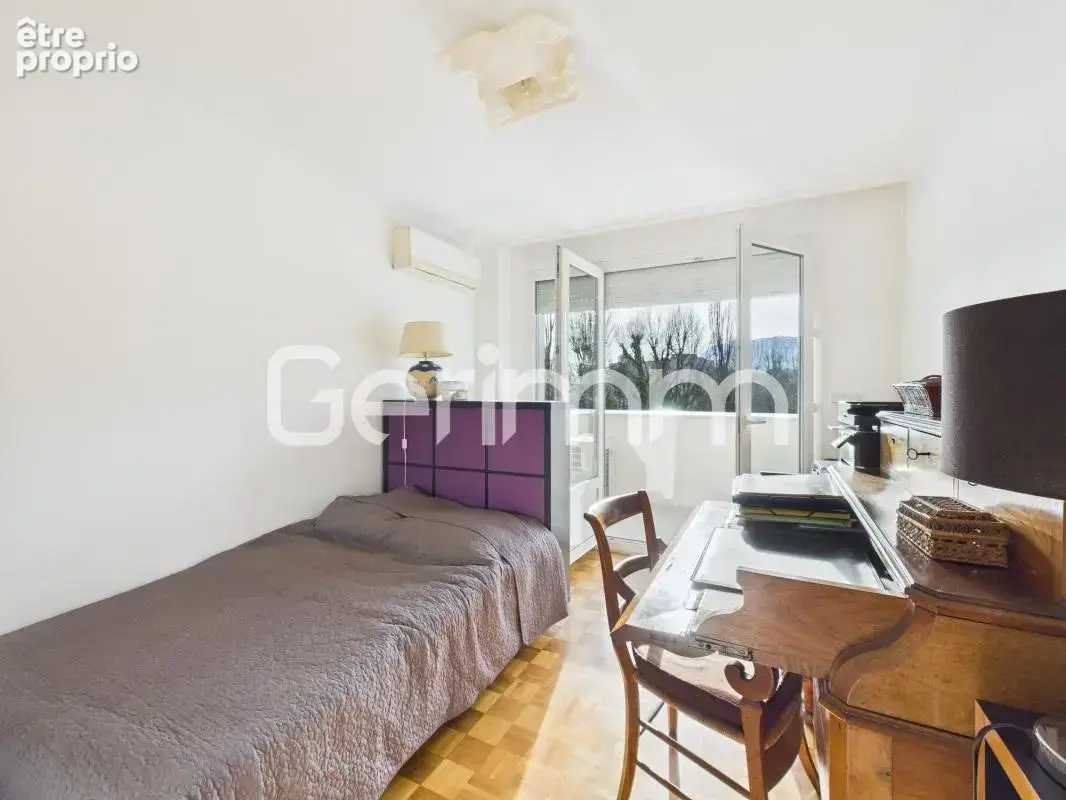 Vente - Appartement - 3 pièces + cuisine - 75 m² - 215 000 € - - photo 10