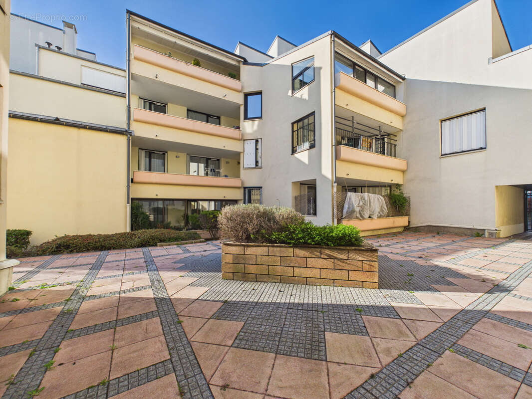 Appartement à SARTROUVILLE