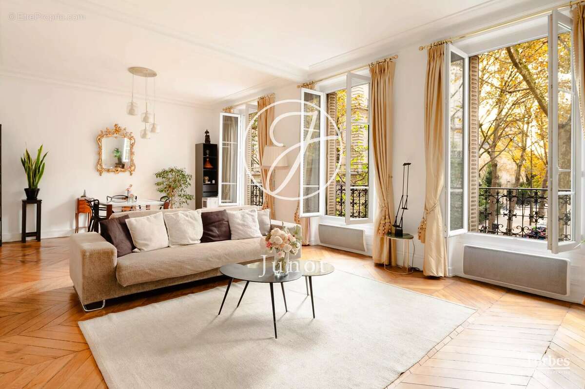 Appartement à PARIS-7E