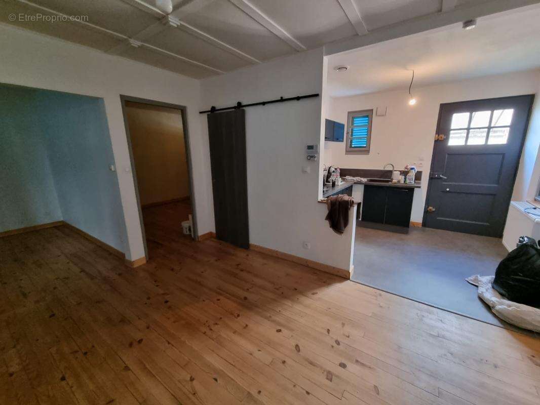 Autre à VARENNES-VAUZELLES