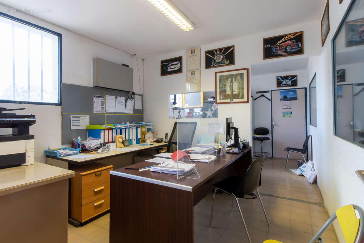 Vend local d'activite 750m2, bureau, appartement T5 145 m2 Beziers - photo 4