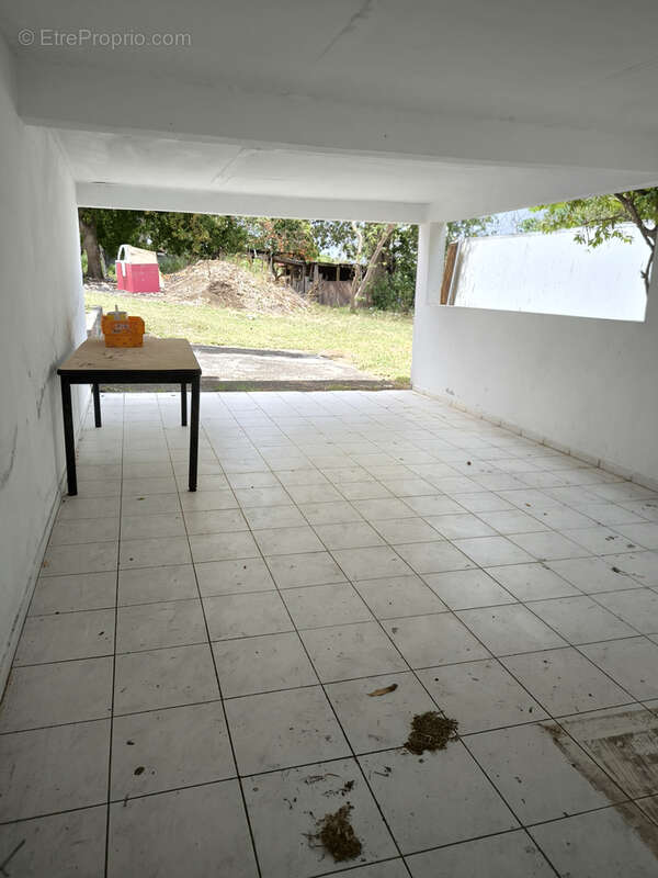 Maison 3 pièces avec grand jardin à Petit-Canal (Secteur Les Mangles) - photo 17