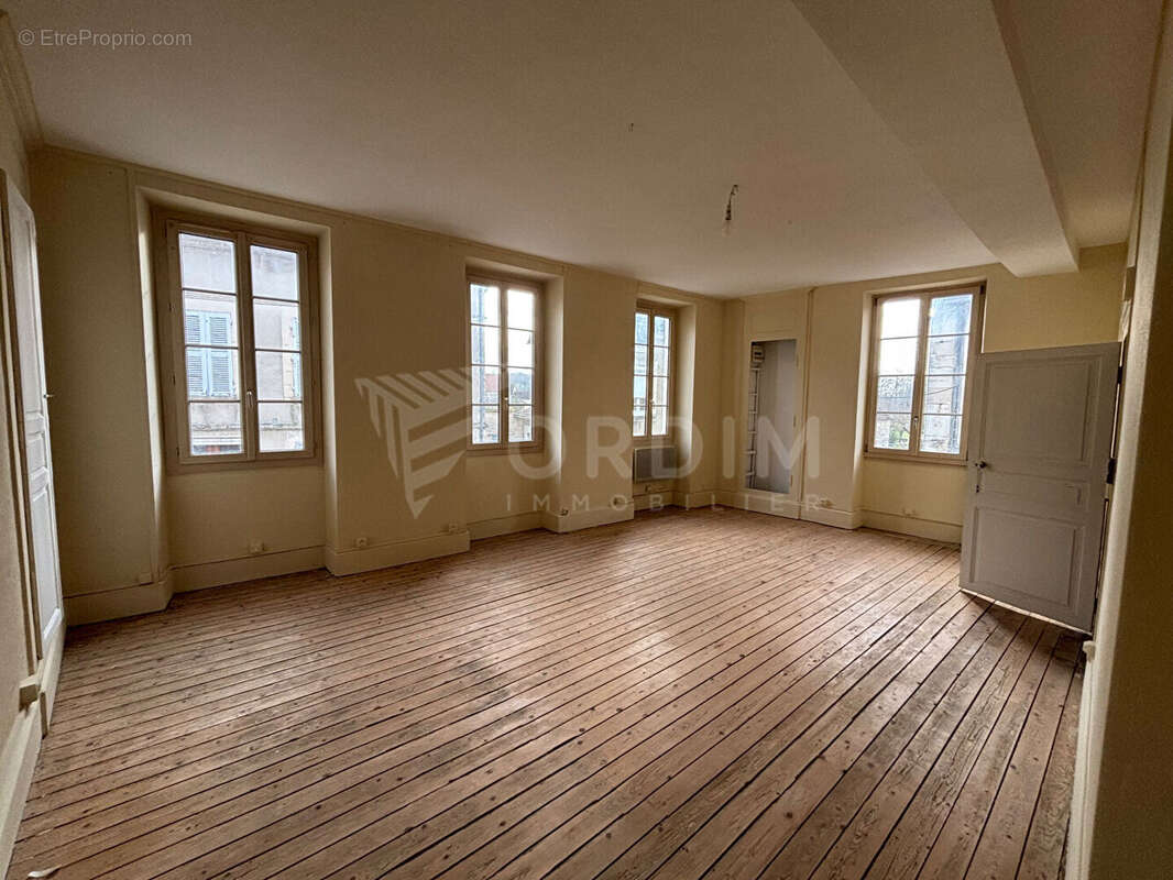 Maison à SAINT-MARTIN-SUR-ARMANCON