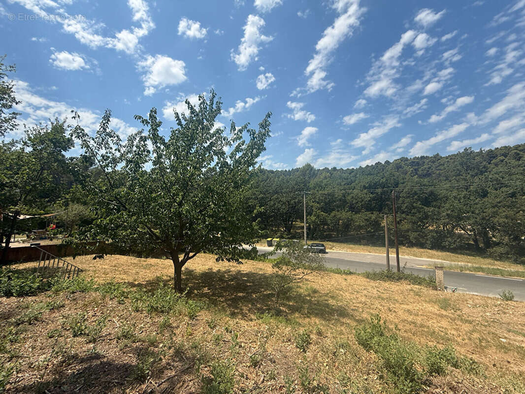 Terrain à bâtir de 709 m2 avec permis accordé pour maison de 88 m2 avec garage - photo 2