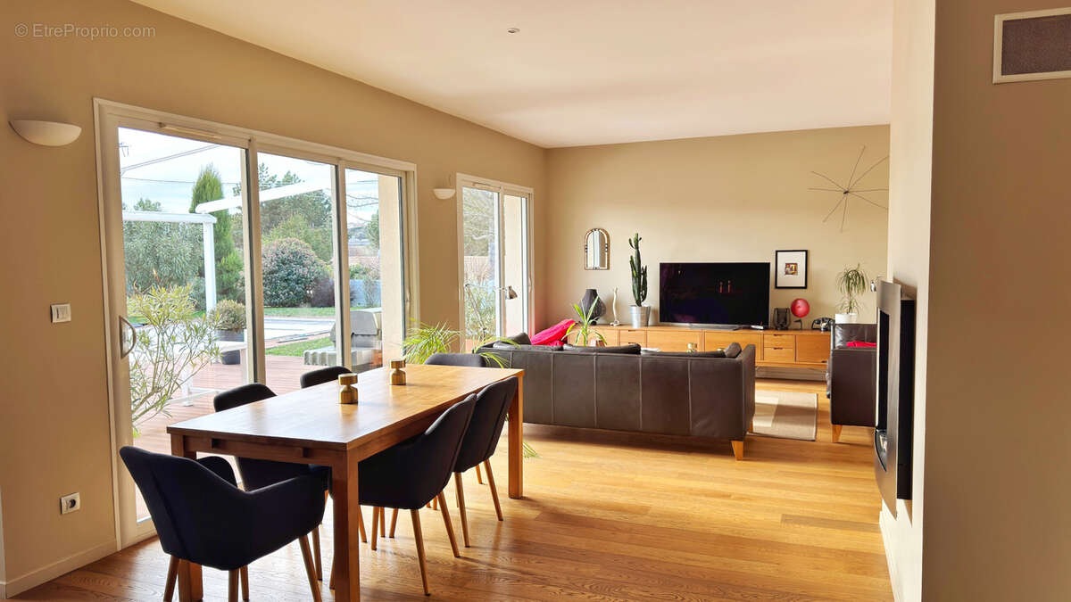 Maison à SAINT-CYR-SUR-LE-RHONE