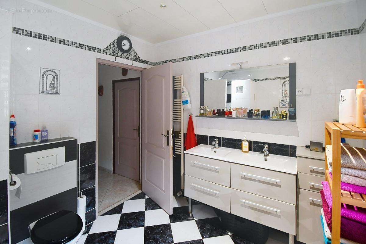 Maison plain pied 129m2 - 3 chambres - 2 garages - terrain 10 ares 45 - 2 terrasses - photo 20