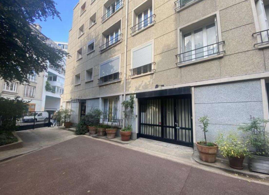 Commerce à PARIS-11E