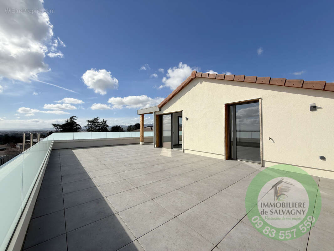 Appartement à LA TOUR-DE-SALVAGNY
