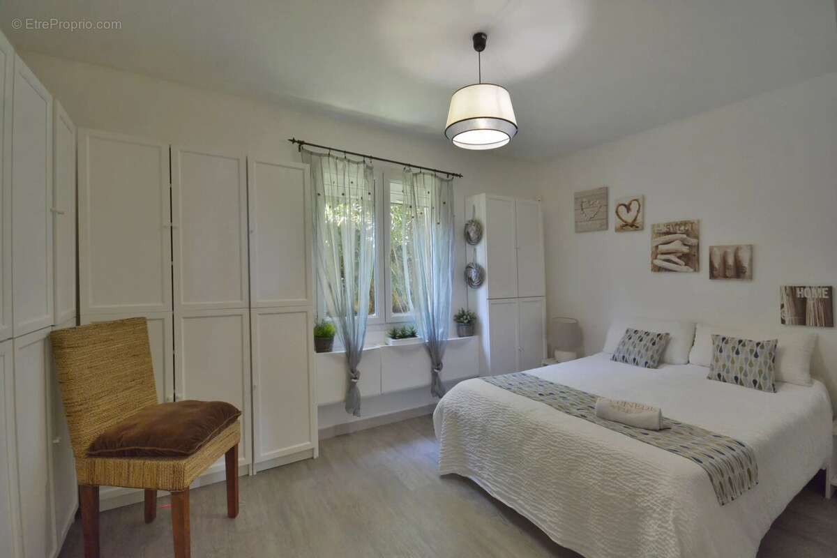 Maison 300 m² à Biot  - photo 36