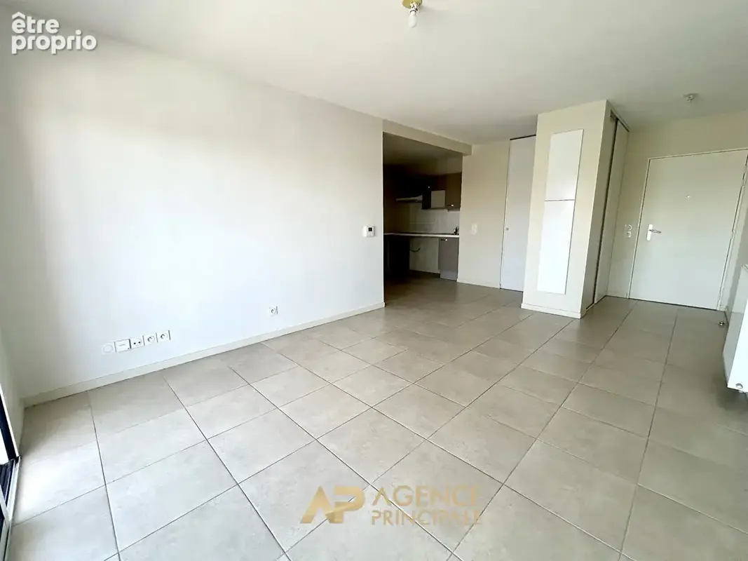 La Rochelle - La Pallice - Appartement T3 de 62 m² avec terrasse, ascenseur et parking - photo 3