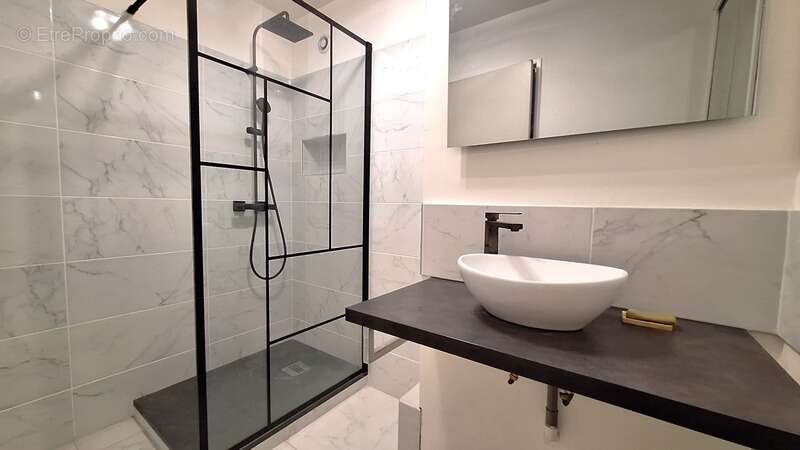 Appartement à MARSEILLE-4E