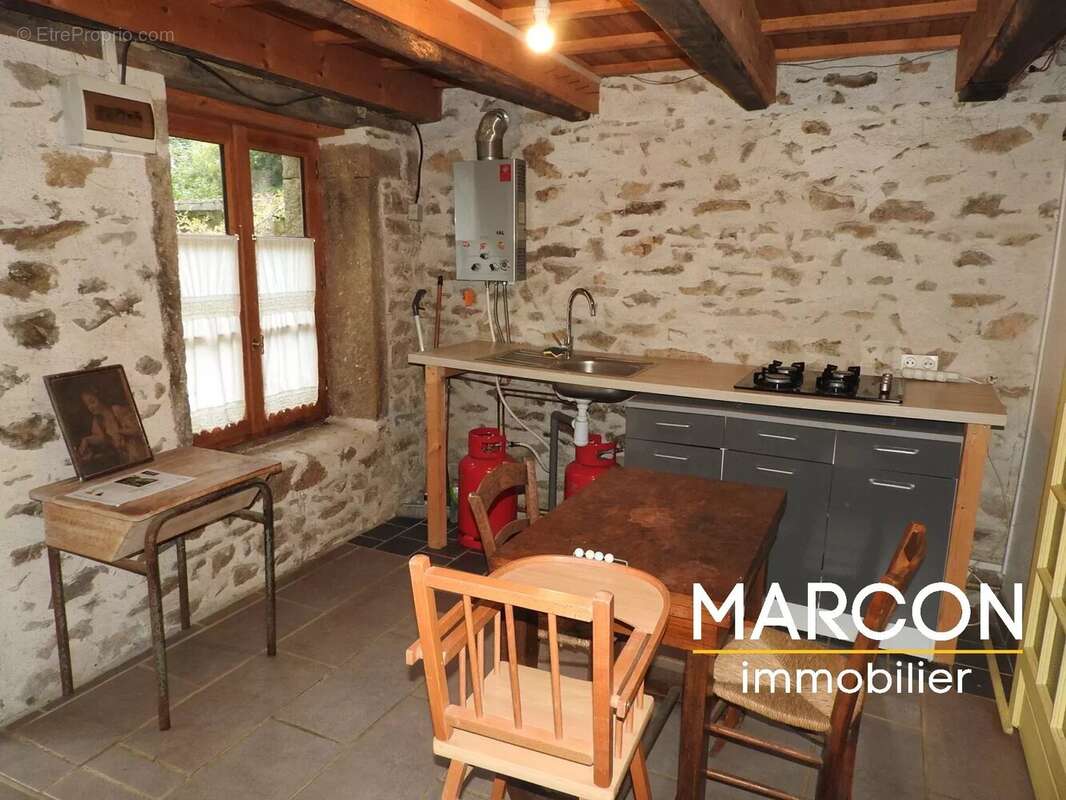 Maison à SAINT-PIERRE-BELLEVUE