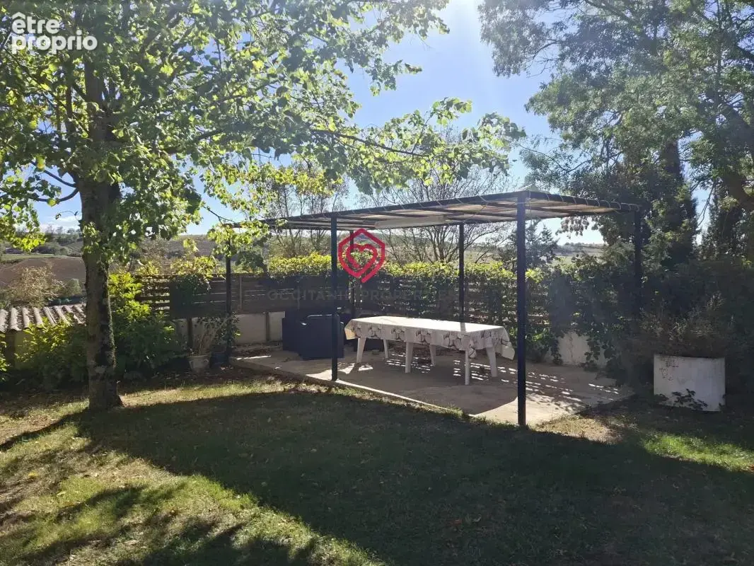 Ancien corps de ferme rénové avec gîte et piscine - photo 4