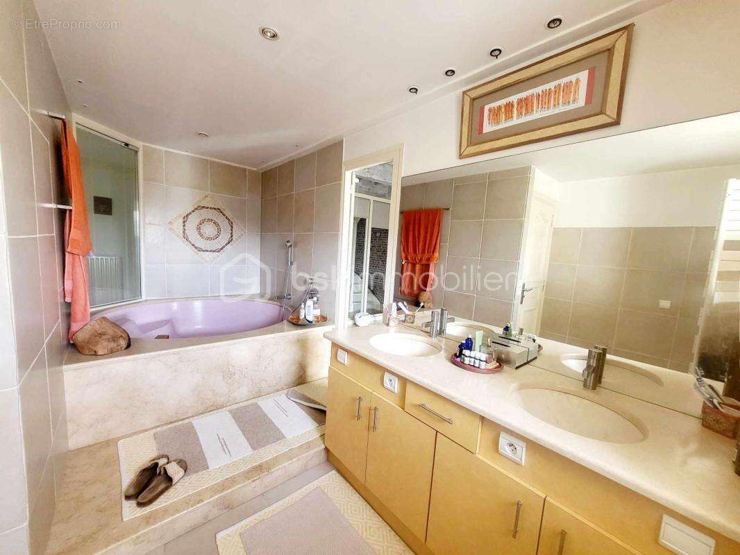 Maison de caractère de 243 m² à Privas - photo 16