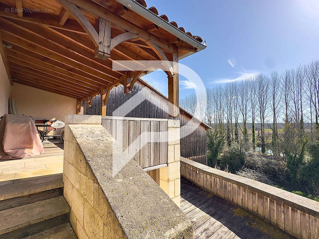 Maison à SAINT-FRONT-DE-PRADOUX