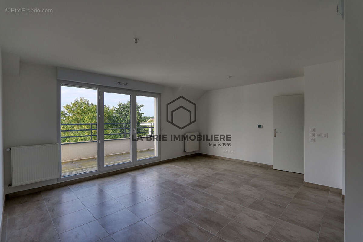 Appartement à EMERAINVILLE