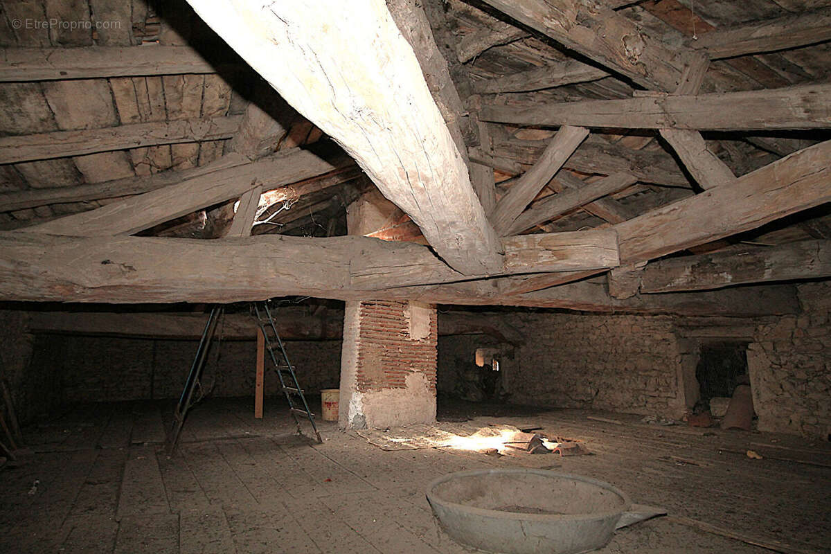 OINGT Maison en pierres de 166 m² + jardin attenant et vue - photo 15