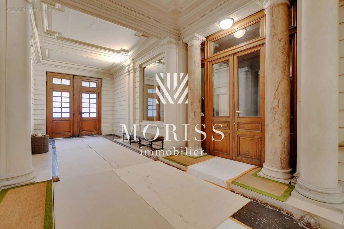 Appartement à PARIS-16E