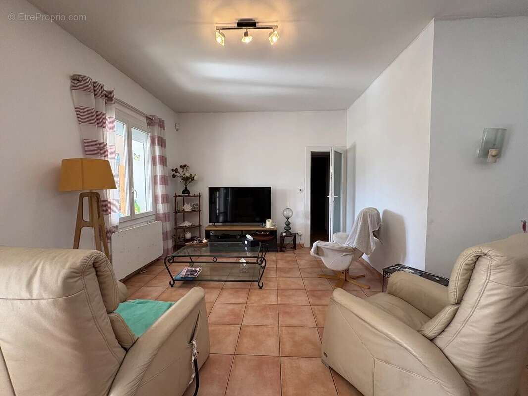 Maison à FONTVIEILLE