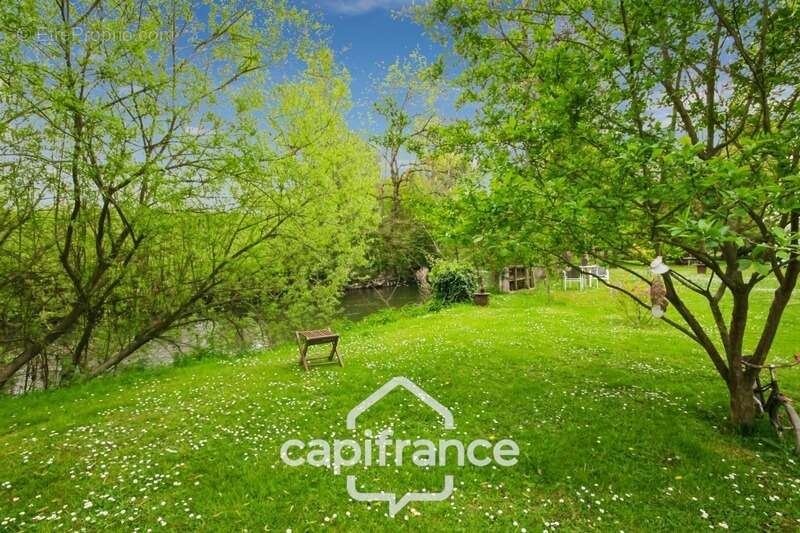 Terrain à SAINT-QUENTIN