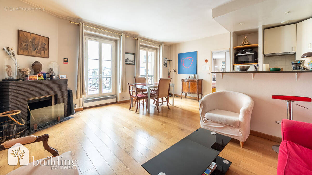 Appartement à PARIS-16E