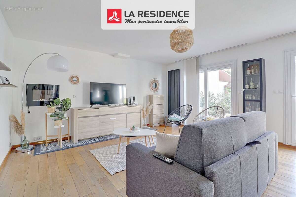 Maison à JOUY-LE-MOUTIER