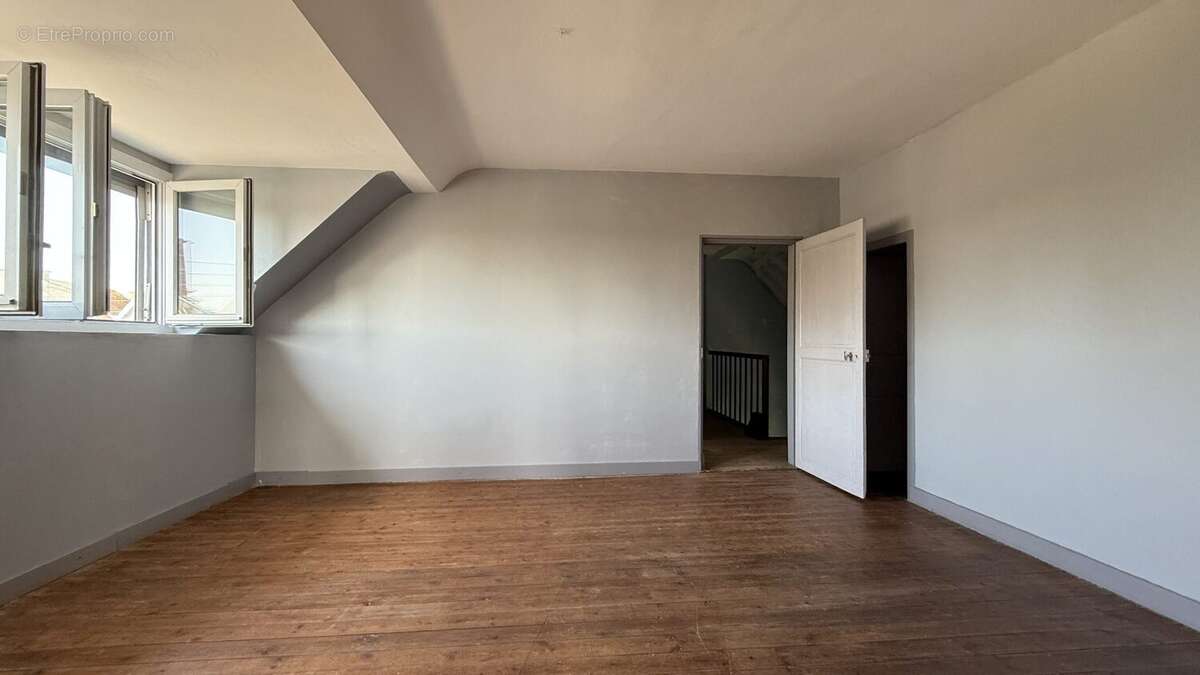 Maison à SAINT-COSME-EN-VAIRAIS