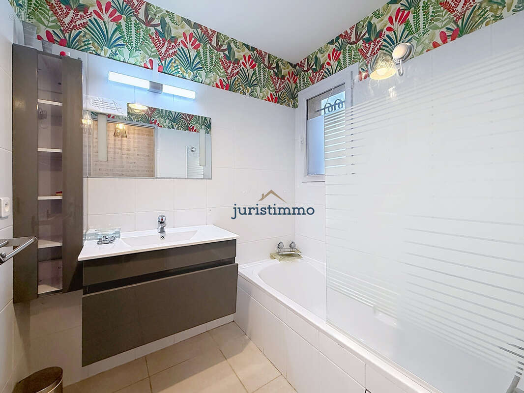 A 1,5 kms du centre ville-maison de plain-pied-3 chambres-piscine-520 m2 de terrain - photo 7