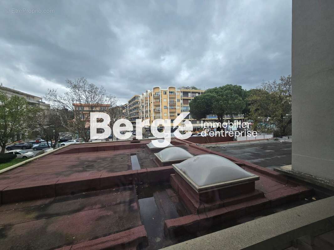 Commerce à MANDELIEU-LA-NAPOULE