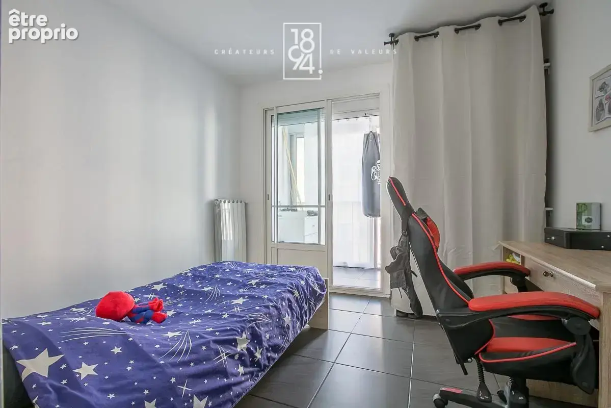 Traversant de type 4 en etage avec parking ,balcon et cave - photo 9