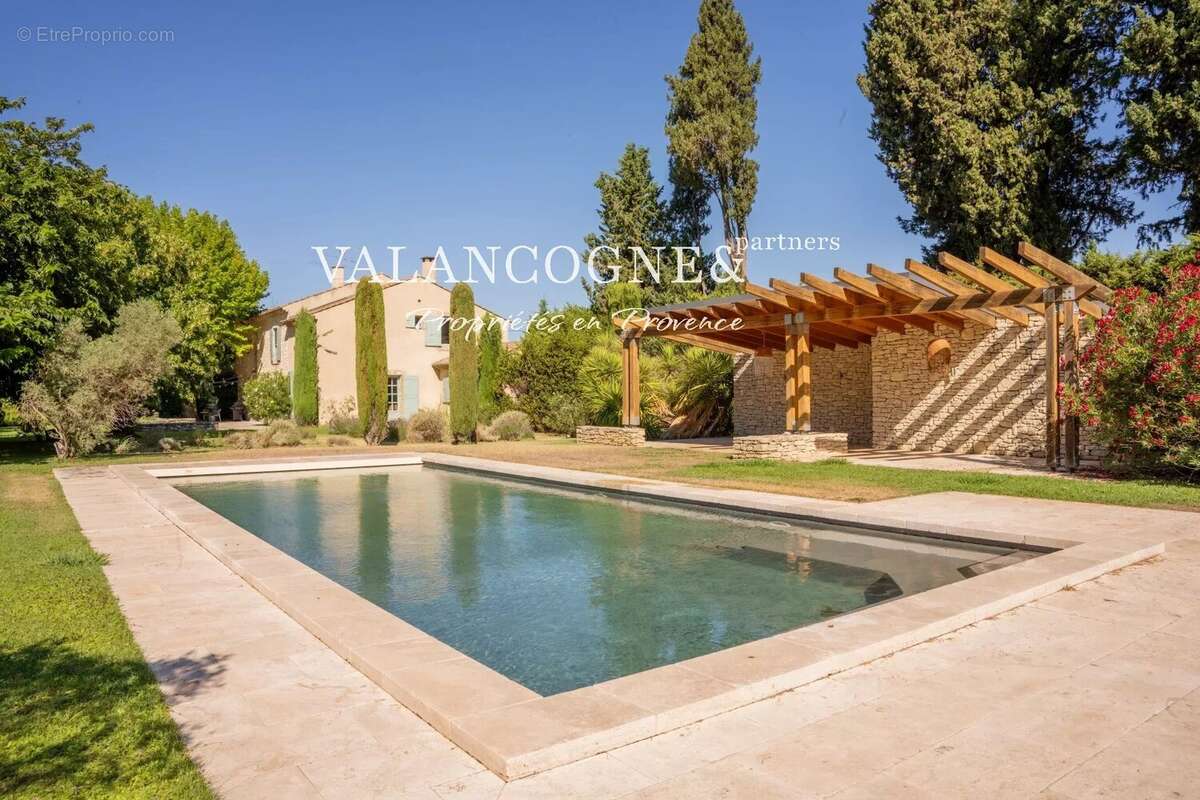 Mas Provençal de Charme avec Piscine et Tennis à Vendre - photo 5