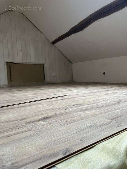 Maison à MONTREUIL-AUX-LIONS