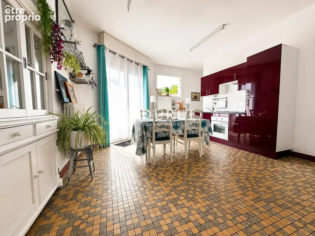 Maison 11 pièces 240 m² à vendre à La Bruffiere (85530) - photo 3