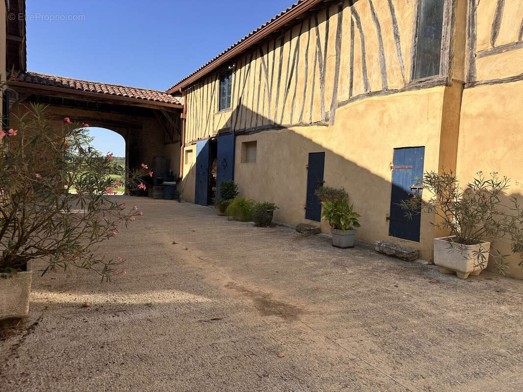 Maison à SABAZAN