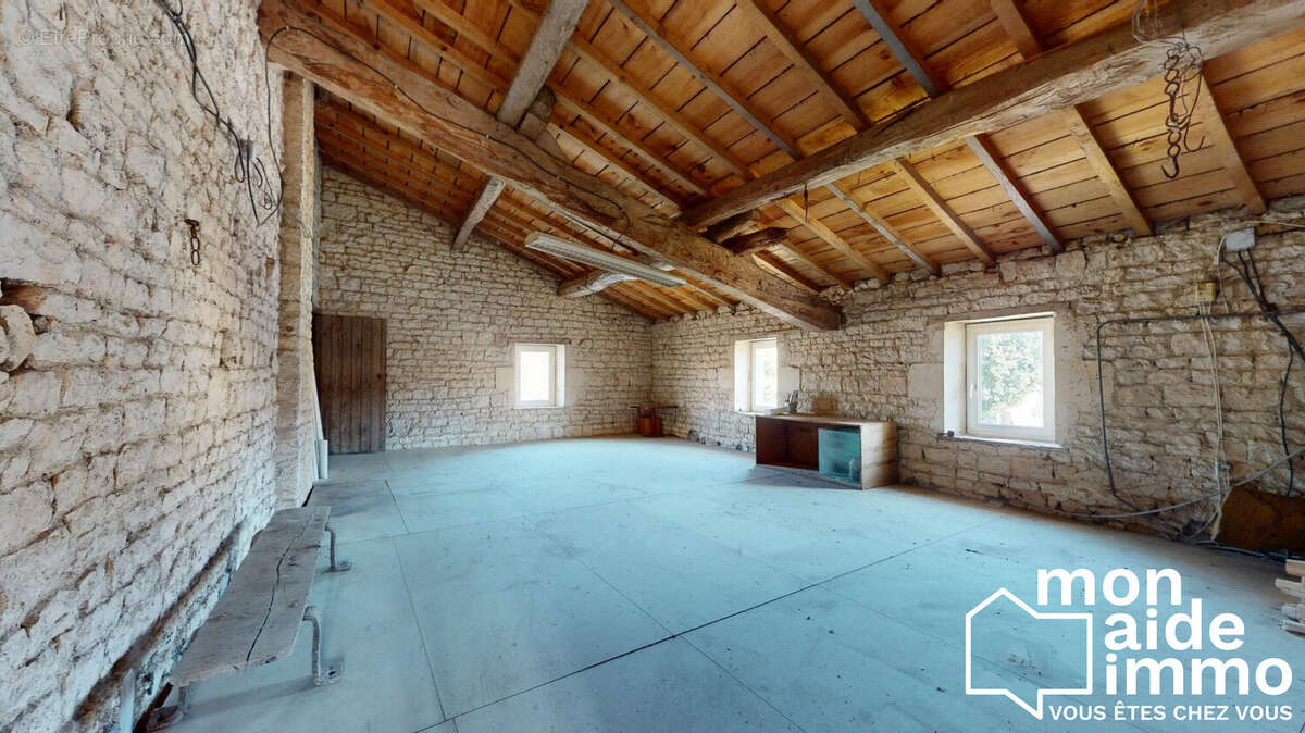 Maison 102 m² à Coulon  - photo 8