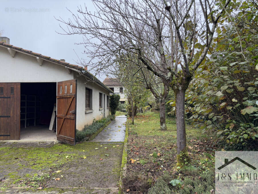 Maison à CHASSENEUIL-SUR-BONNIEURE